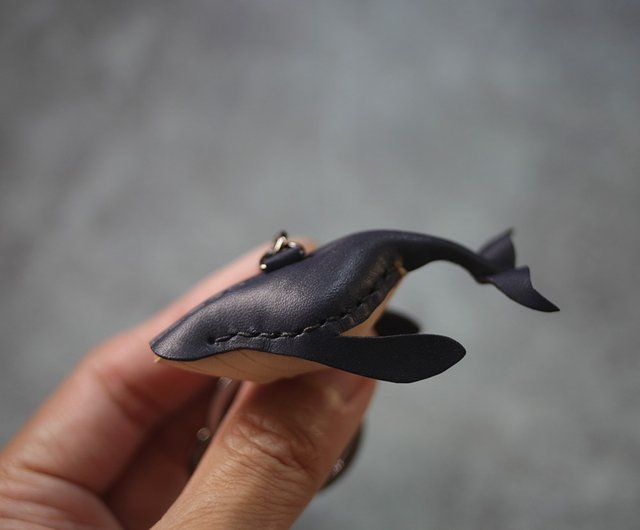 勇気ある大きな魚 ダークブルー ミニクジラキーホルダー クジラ