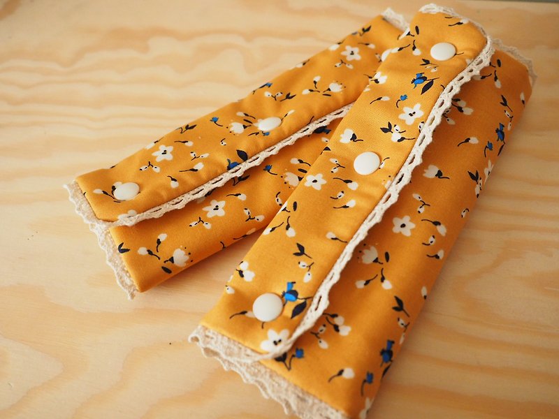 Handmade baby/ kid reversible strap cover gift set yellow floral pattern - ผ้ากันเปื้อน - ผ้าฝ้าย/ผ้าลินิน สีส้ม