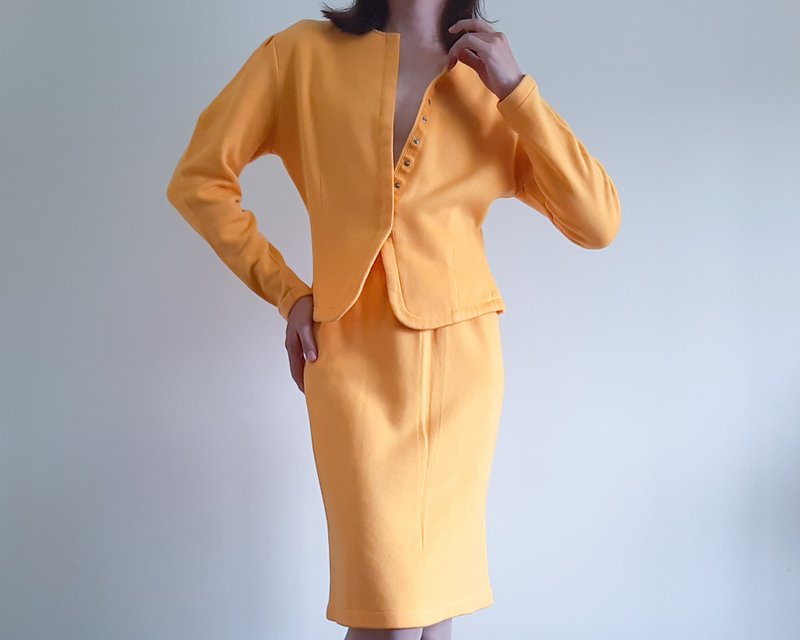 NORMA KAMALI Vintage 2 Piece Skirt Set Puff Sleeve Jacket Yellow Knitwear Sets - สเวตเตอร์ผู้หญิง - อะคริลิค สีเหลือง