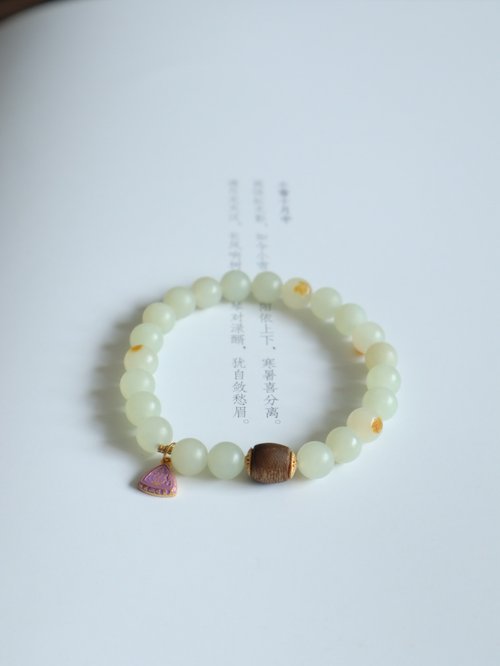Angel's tears 天使之淚 Jewelry Design 8mm天然和田玉/和闐玉-白玉帶皮色 沉香設計單圈手串手持s