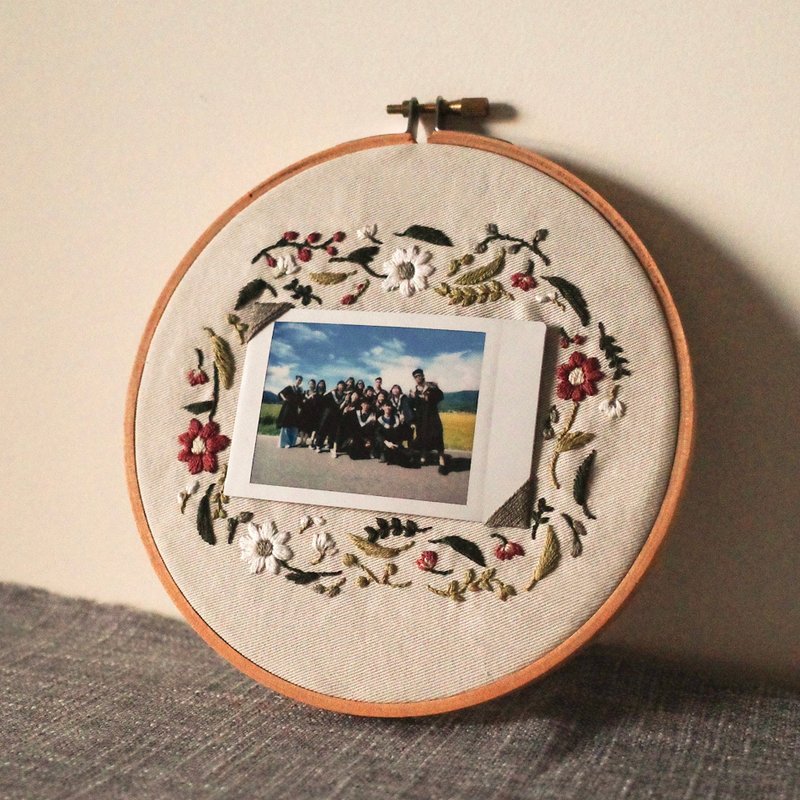 15x15 cm | Embroidery Polaroid Photo Frame | spring - กรอบรูป - วัสดุอื่นๆ 