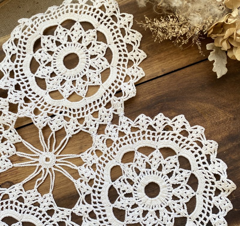 [Good Day Fetish] German vintage antique handmade crochet lace 020 atmospheric home decoration - ผ้ารองโต๊ะ/ของตกแต่ง - วัสดุอื่นๆ ขาว