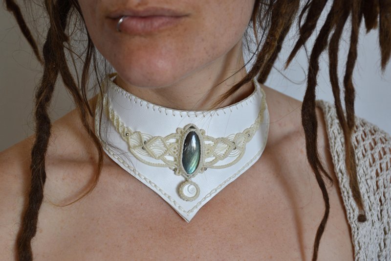 White faux leather necklace, labradorite choker, macrame necklace - สร้อยคอ - หนังแท้ ขาว