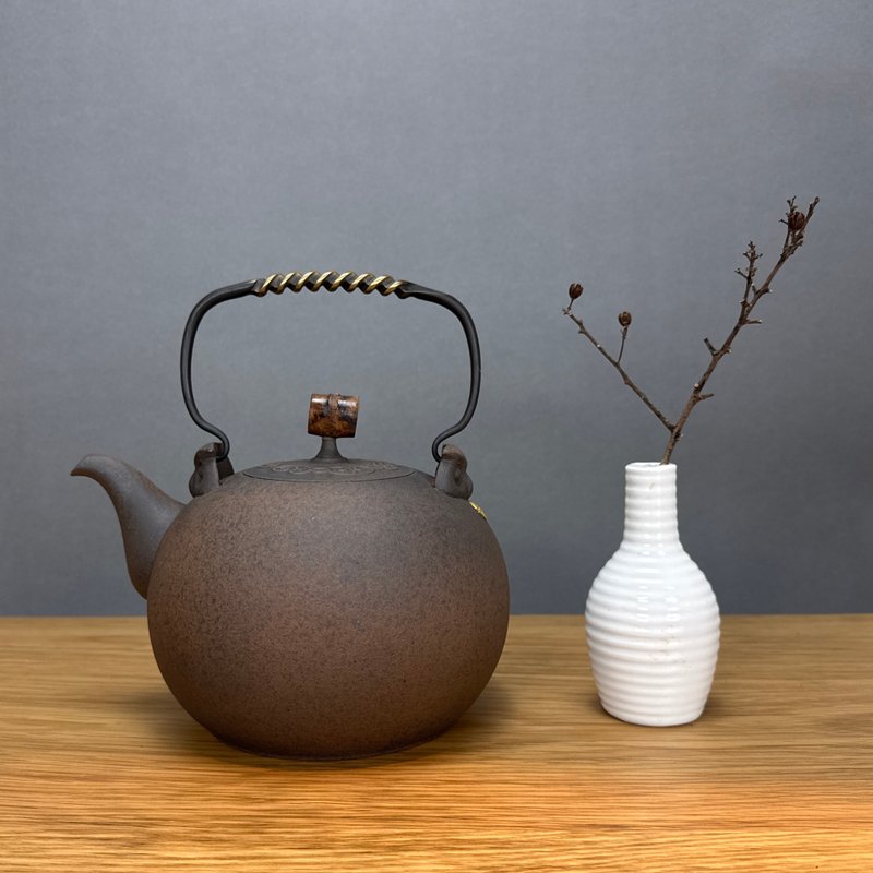 Taiwan Liangshi Beauty [Rock Mine] Black Bamboo Lift Owl Kettle - Teapots & Teacups - Pottery Brown