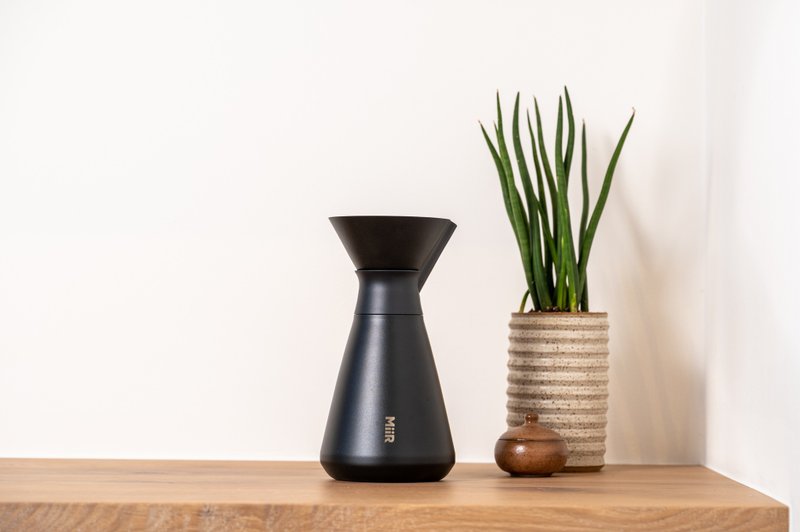 MiiR Carafe 雙層真空 保溫 經典手沖 咖啡濾壺 33oz/1.0L 經典黑 - 咖啡壺/手沖壺 - 不鏽鋼 黑色