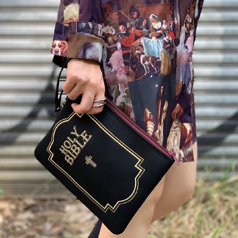 Universal storage of Bible handbags that you can go out - กระเป๋าคลัทช์ - วัสดุอื่นๆ สีดำ