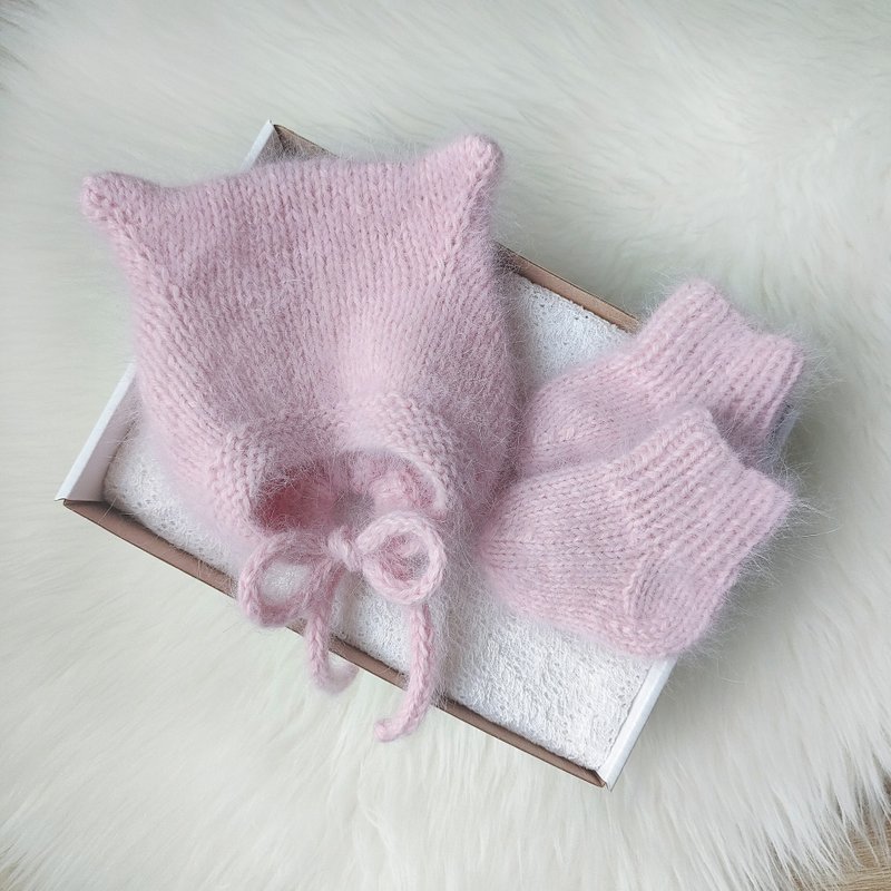 0-3 months baby girl hat and booties set, newborn baby gift, bonnet and socks - 彌月禮盒 - 羊毛 粉紅色