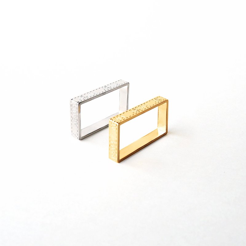 Square double ring with logo ribbon - แหวนทั่วไป - โลหะ สีทอง