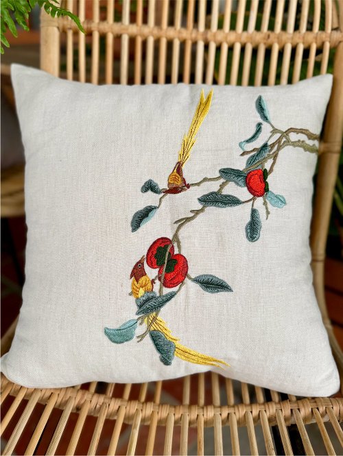 手刺繍リネンクッションカバー：ボタニカルアート 鳥＆柿 - ショップ