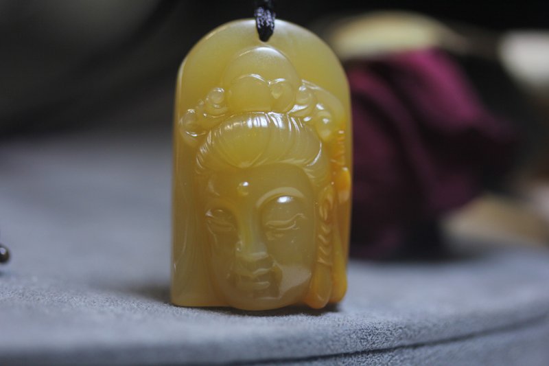 【大慈大悲觀音】吊墜 天然黃蠟石 菩薩掛件 男款平安護主項鏈 - 項鍊 - 玉石 黃色