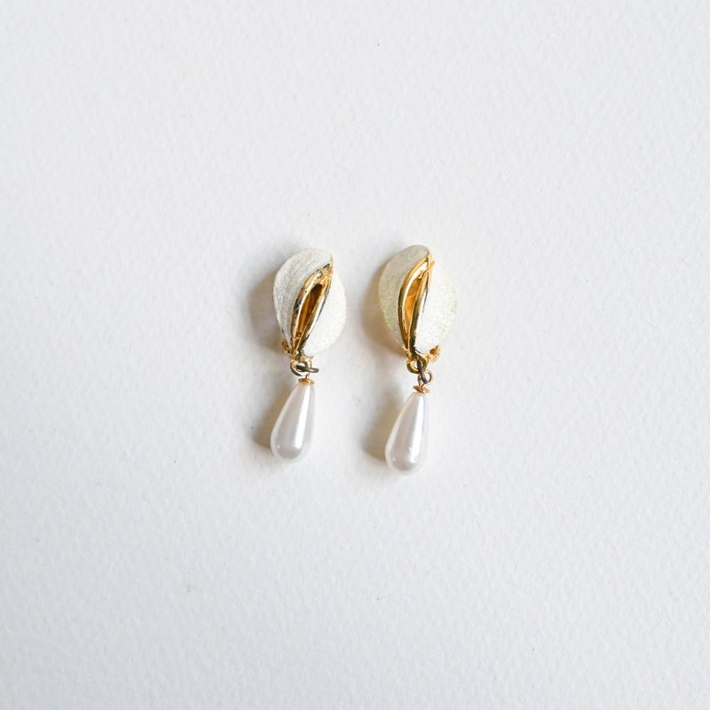 【蛋植物古著】蜿蜒月牙耳夾古著耳環 - 耳環/耳夾/耳骨夾 - 其他人造纖維 