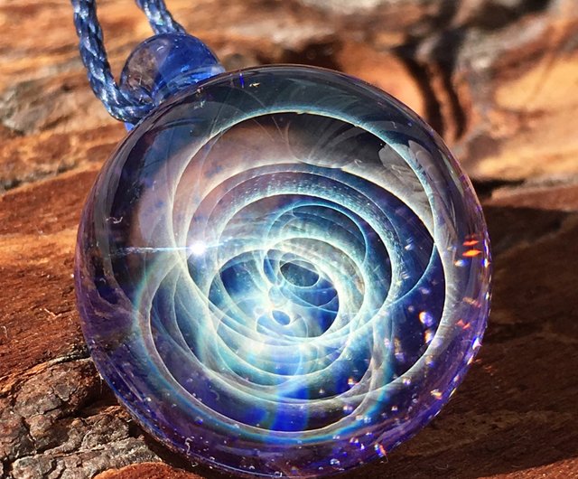ハンドメイド ガラス ネックレス　宇宙ガラス 渦巻き模様 ハンドメイド ガラス ネックレス 宇宙ガラス 渦巻き模様 ハンドメイド