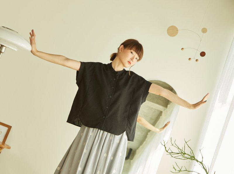 Linen Mandarin Collar Shirt - Black Color - 女上衣/長袖上衣 - 棉．麻 黑色