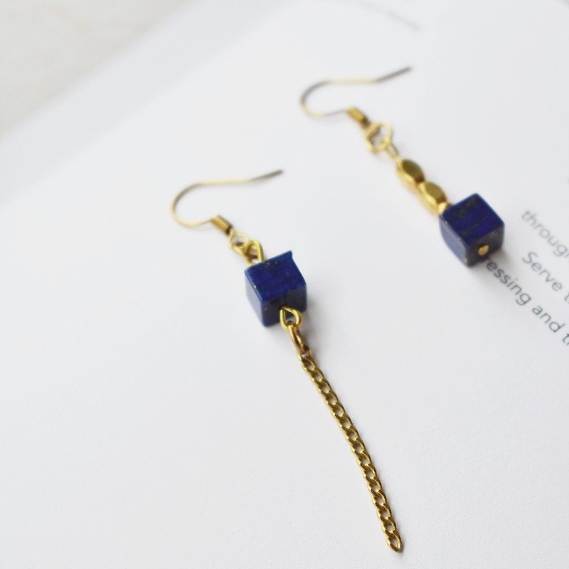 (Hand earrings / lapis lazuli / brass) - Earrings & Clip-ons - Gemstone Blue