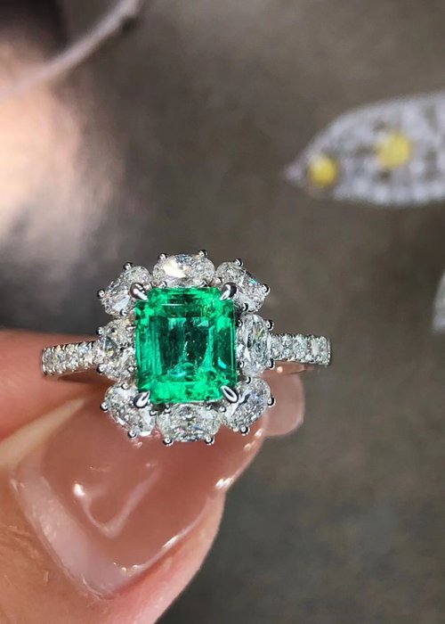 臺北奧斯珠寶｜客製莫桑石、莫桑鑽、GIA鑽石、彩色寶石 臺北奧斯珠寶 哥倫比亞祖母綠戒指1.11克拉