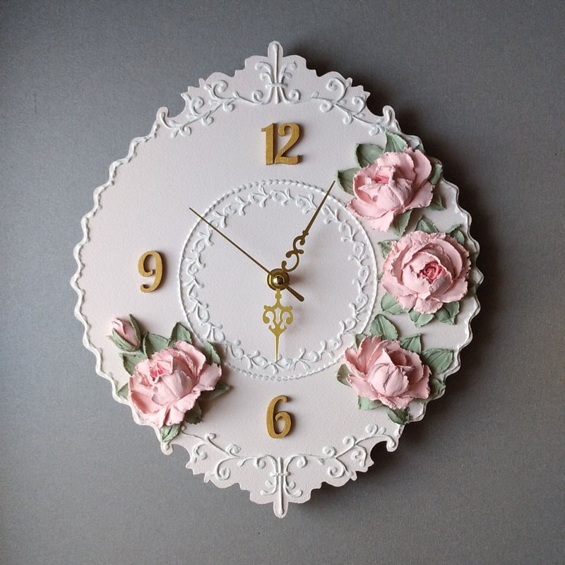 掛鐘 Pink small wall clock with pink roses in vintage style Silent wall