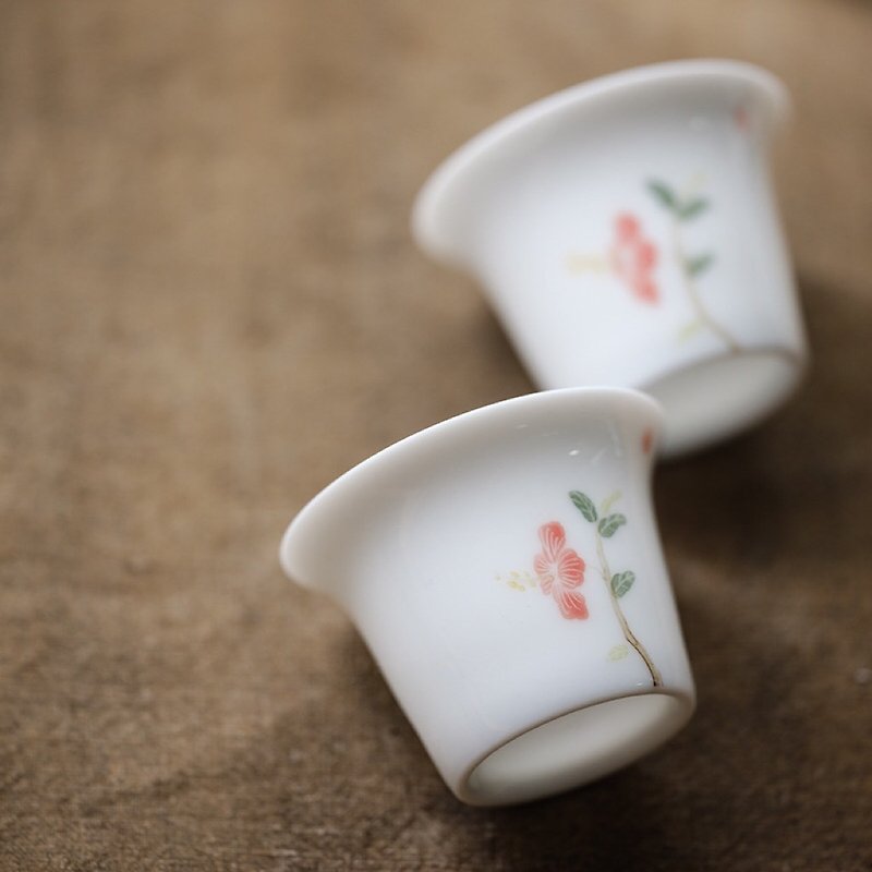 It is said that Jingdezhen pure hand-painted underglaze tea cup, hibiscus fan butterfly ceramic thin tire white porcelain master tea cup - Teapots & Teacups - Pottery 