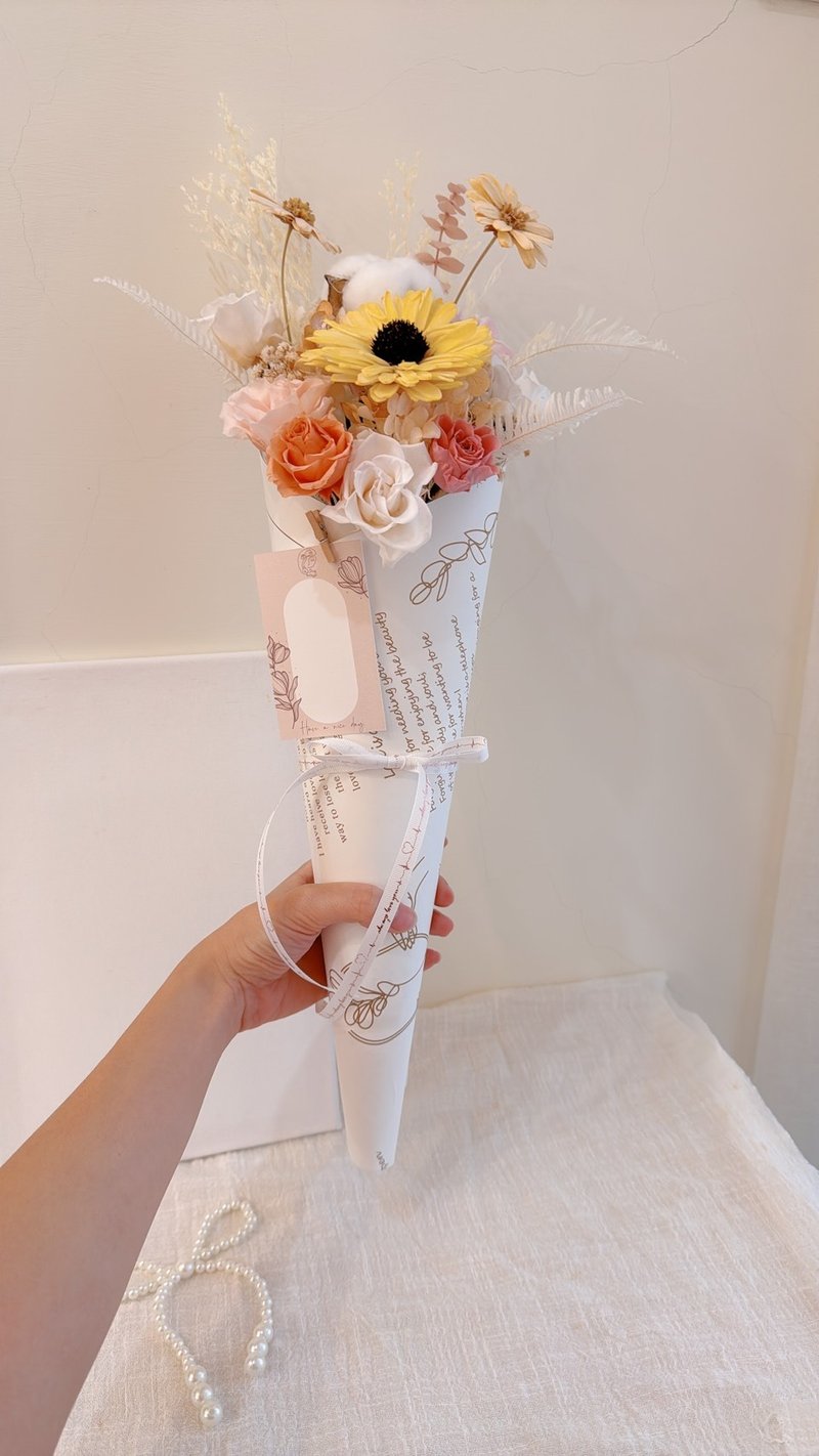 【訂製客專屬賣場】甜筒花束 - 乾燥花/永生花 - 植物．花 白色