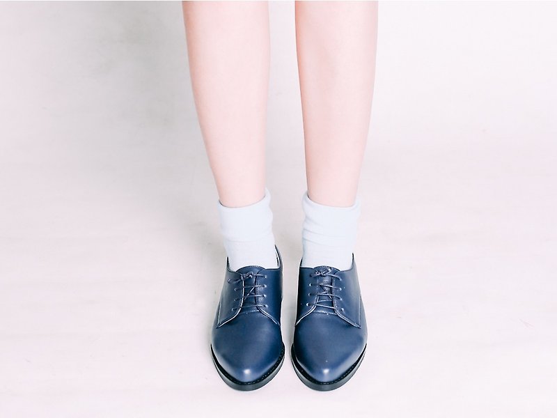 Do not squeeze feet gentleman shoes! Navy blue-cream frost matte Derby shoes full leather MIT Taiwan handmade - รองเท้าอ็อกฟอร์ดผู้หญิง - หนังแท้ 