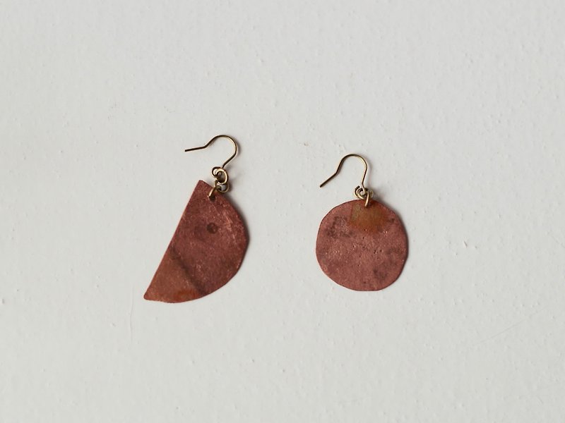 half moon and full moon pierced earring (burnet copper) - Earrings & Clip-ons - Other Metals Gold