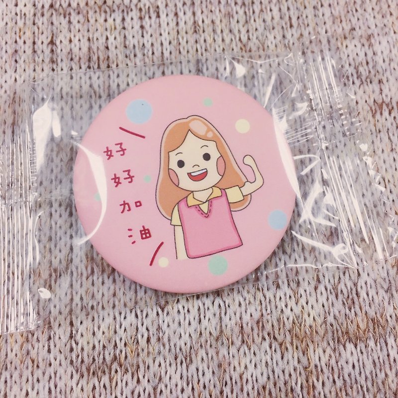 work hard! / The badge (44mm) - Badges & Pins - Plastic Pink