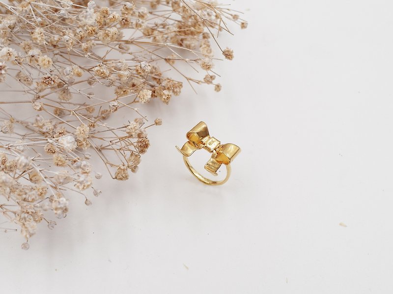 Decorative bow ✦ ✦ ✦ ✦ Bronze electroplating gold ring ✦ - แหวนทั่วไป - โลหะ สีเหลือง