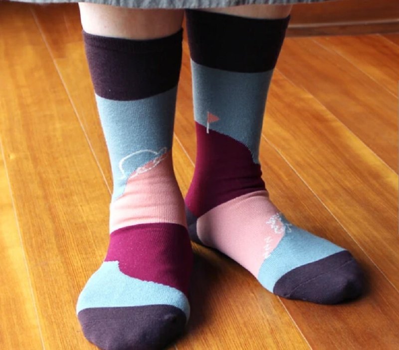 Earth Tree fair trade -- Japanese-made asymmetrical story socks (The Tortoise and the Hare) - ถุงเท้า - ผ้าฝ้าย/ผ้าลินิน 