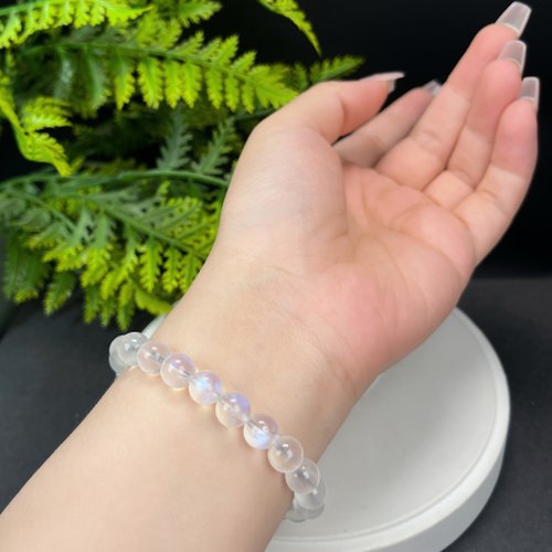 【ブルームーンストーン】淡く光を映す静かな白 天然石 バングル ブルームーンストーン】淡く光を映す静かな白 天然石 バングル