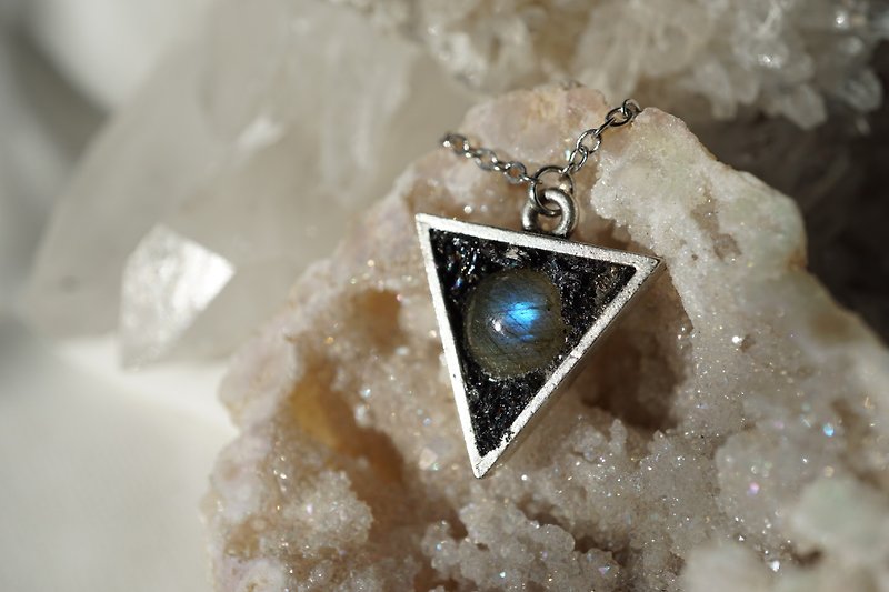 Crushed Hematite Labradorite Triangle Necklace - Necklaces - Gemstone Blue