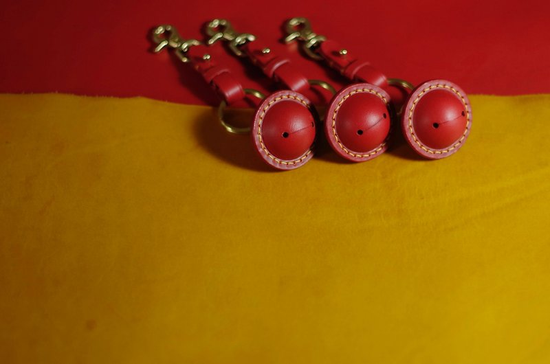 皮革鈴鐺鑰匙鏈紅色Buttero植鞣牛皮搭配黃色手縫麻線可定制 - 鑰匙圈/鎖匙扣 - 真皮 紅色