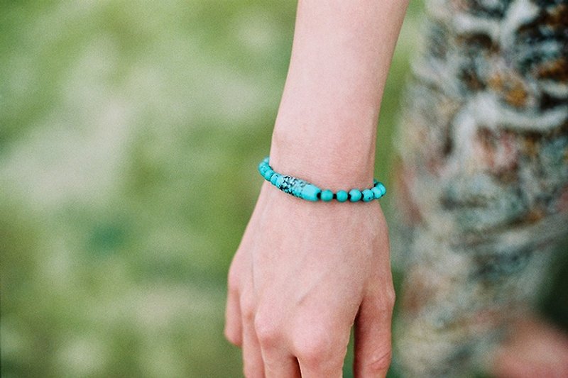 "Breath" wire turquoise bracelet - Bracelets - Gemstone 