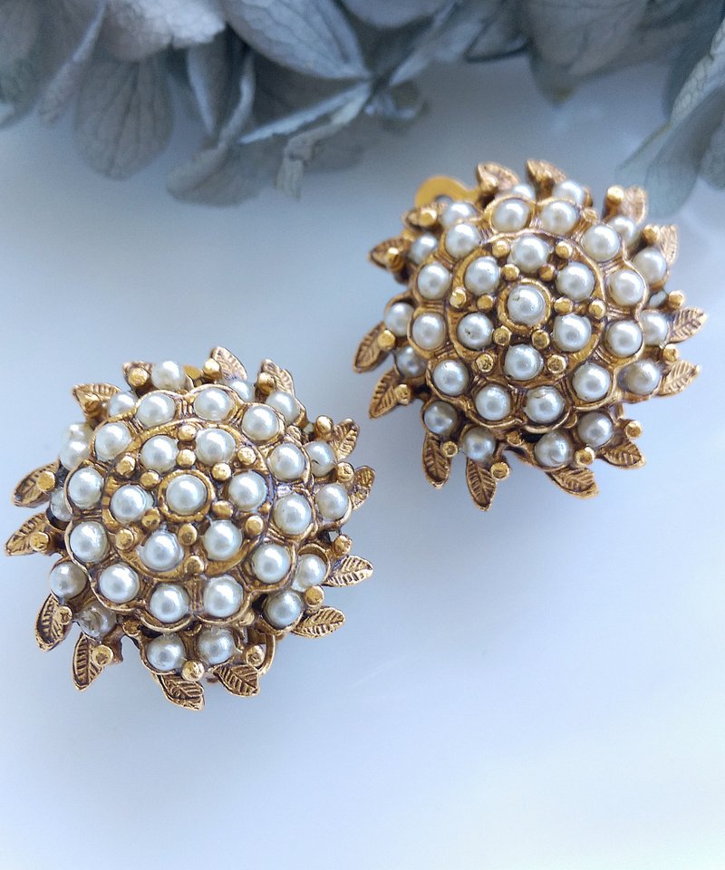 Vintage Jewelry 西洋古董飾品 FLORENZA 花形仿珠金葉 夾式耳環 - 耳環/耳夾/耳骨夾 - 其他金屬 金色