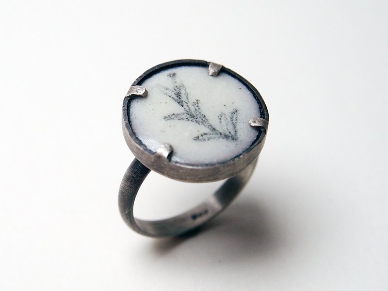 Plant Series  #a244 leaf enamel ring - General Rings - Silver Silver