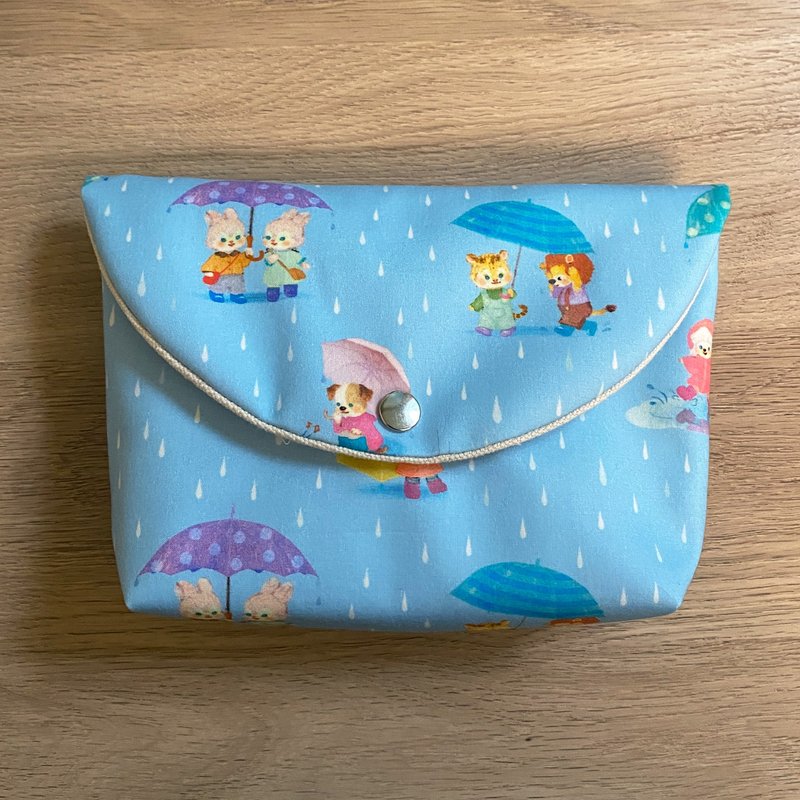 [Yukiemon Light Blue Rainy Day] Raining Panda Rabbit Cosmetic Bag Storage Bag Storage Bag LAWN - กระเป๋าเครื่องสำอาง - ผ้าฝ้าย/ผ้าลินิน สีน้ำเงิน