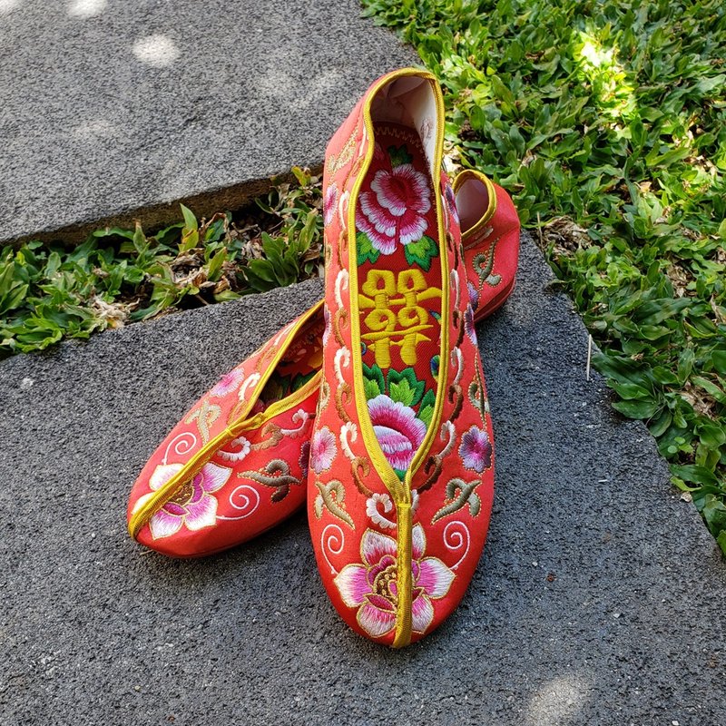 傳統手工製造紅色繡花鞋 KW11201714 ** 附送贈品 ** - 女休閒鞋/帆布鞋 - 棉．麻 紅色