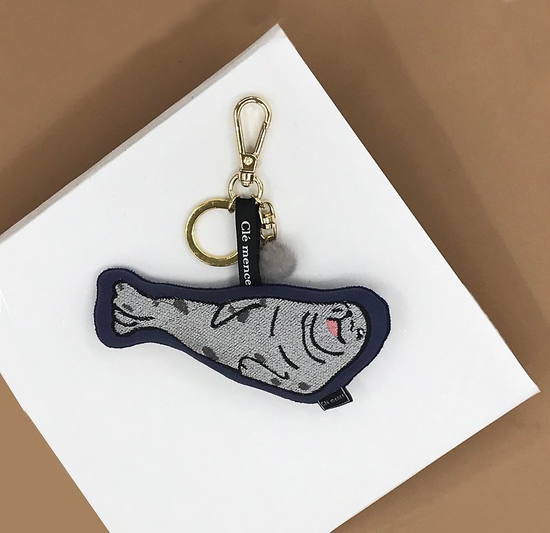 Sea lion embroidered charm key ring mobile phone screen wipe - ที่ห้อยกุญแจ - เส้นใยสังเคราะห์ สีน้ำเงิน