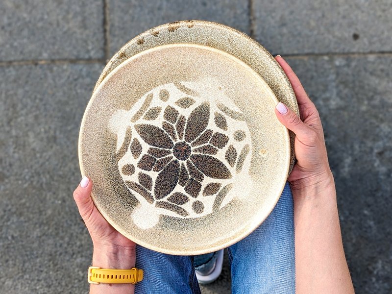 Handmade Ceramic Plates: Set of 2 Plate with Ukrainian Folk Art - 盤子/餐盤/盤架 - 陶 咖啡色