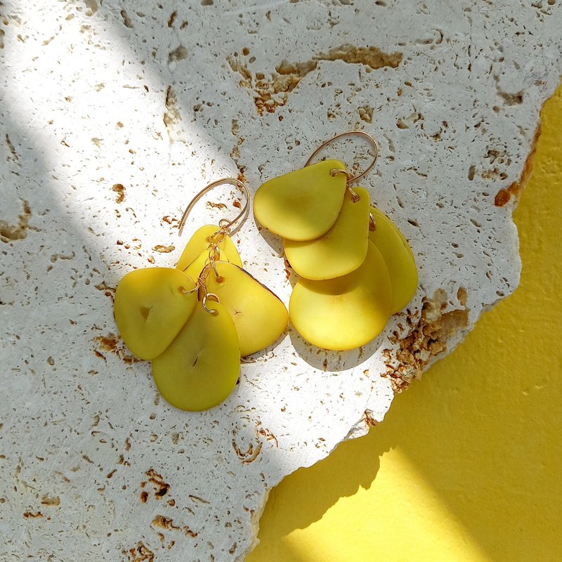 14kgf Yellow Tagua Nuts layers earrings / clip on - ต่างหู - ไม้ สีเหลือง