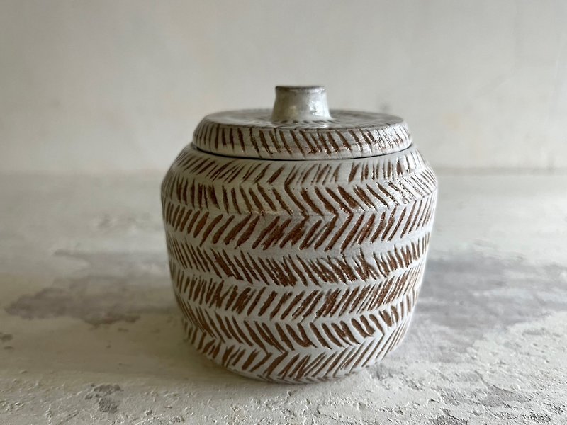 Rattan pattern pottery salt pot (remanufactured when sold out)_ pottery tea pot seasoning pot - Food Storage - Pottery Brown