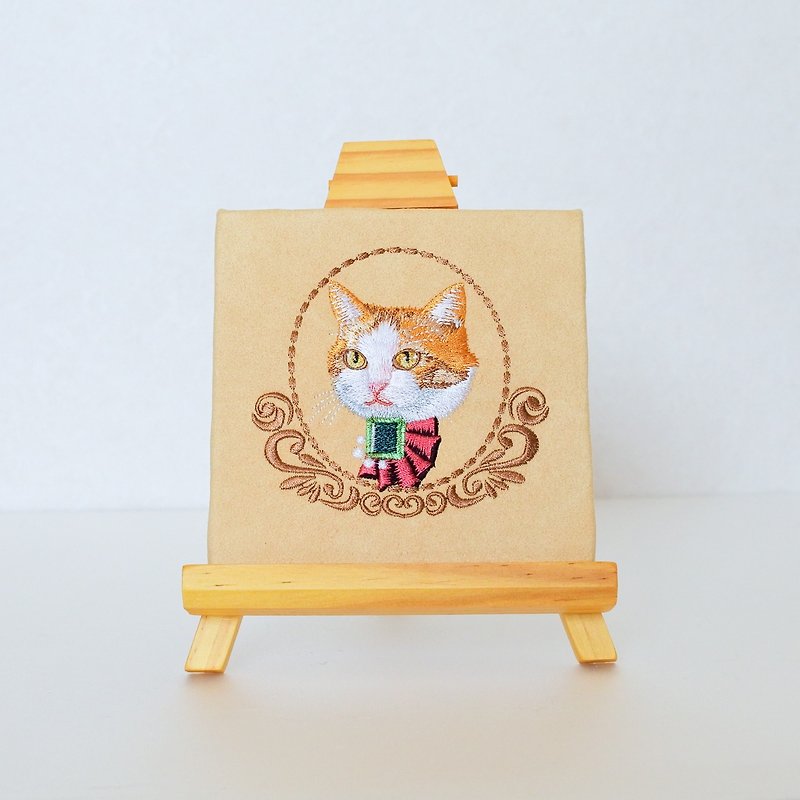 เส้นใยสังเคราะห์ ตกแต่งผนัง สีเหลือง - Brown white cat and emerald embroidery panel fabric panel/yellow