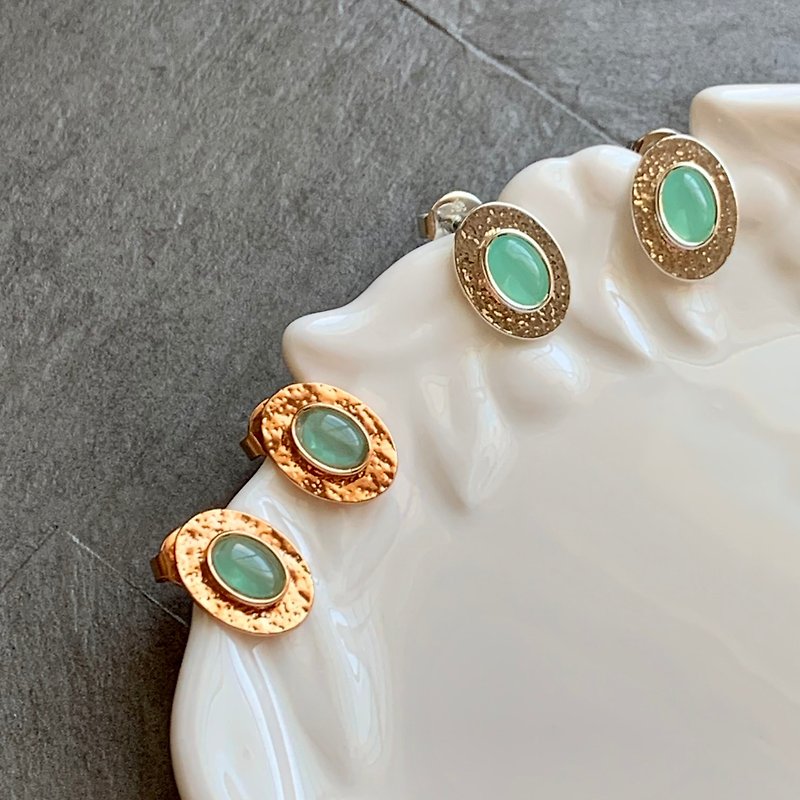 綠寶石橢圓壓紋耳環 (共兩色) - 耳環/耳夾 - 樹脂 綠色