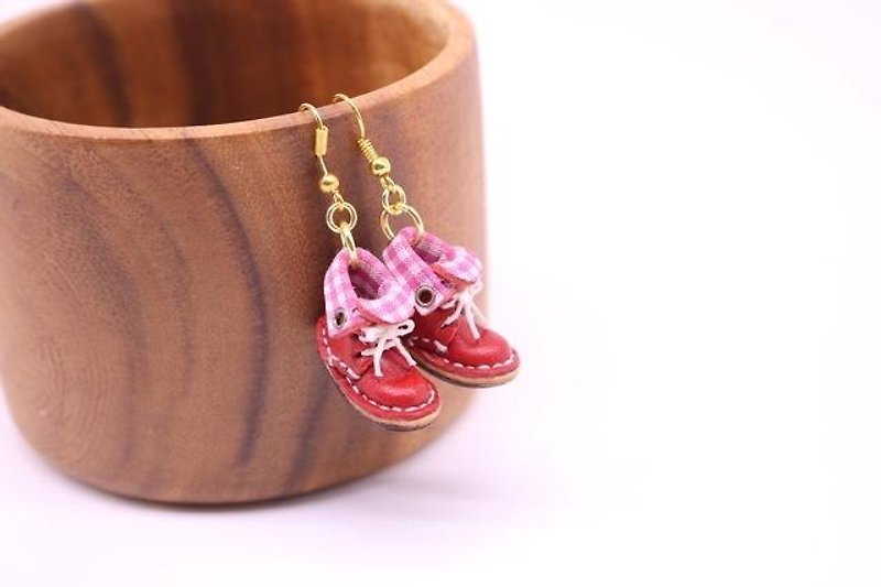 Small leather boots swaying pierced earrings | Strawberry lining - Necklaces - Genuine Leather 