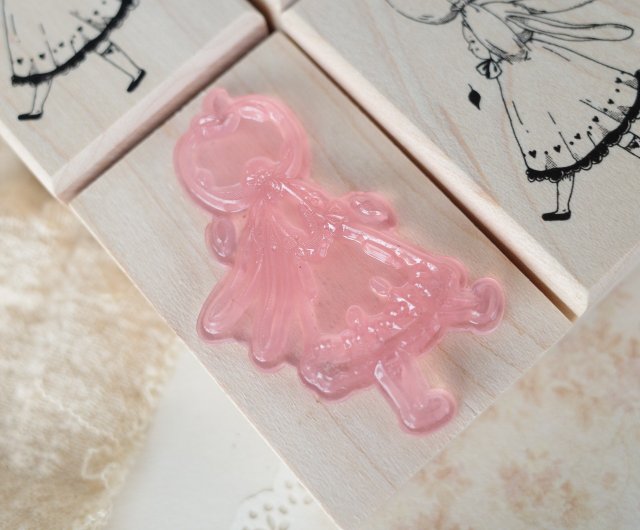 ロココ調ホワイトローズなカッティングボード＊小鳥と英字風スタンプ＊ ロココ調ホワイトローズなカッティングボード＊小鳥と英字風