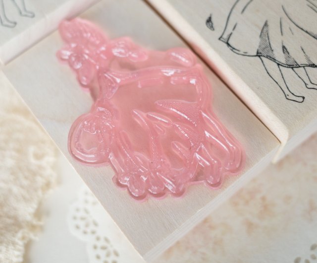 リンゴの鳥と女の子のライトレトロキャラクター木製ハンドブック