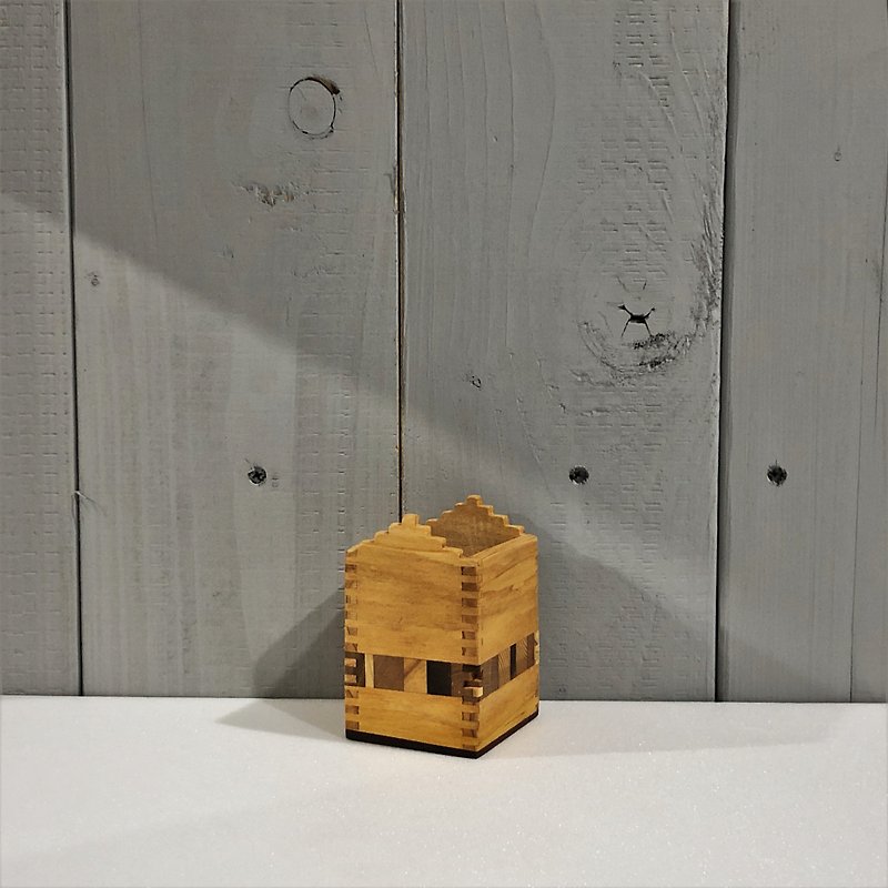 スギの丸太小屋の収納飾り - ペン立て - 木製 多色