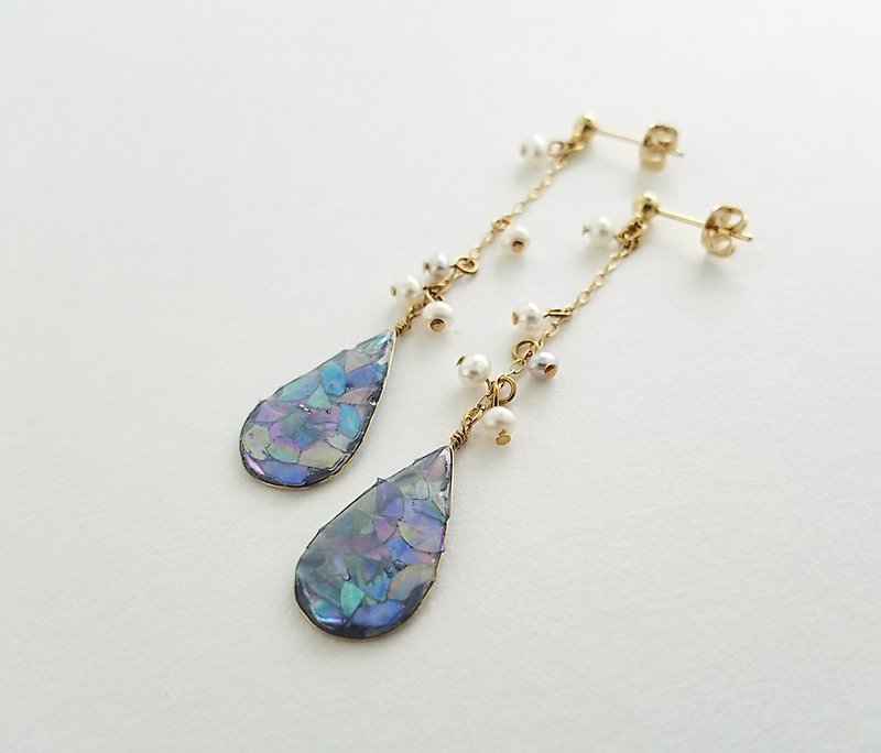 mosaic drop and freshwater pearl long pierced or clip-on earrings (blue-gray) - ต่างหู - เรซิน สีน้ำเงิน