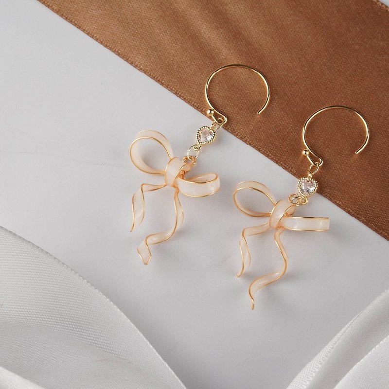 Love Wishes Single Knot Earrings Handmade Crystal Flower Resin Jewelry - Earrings & Clip-ons - Resin Pink