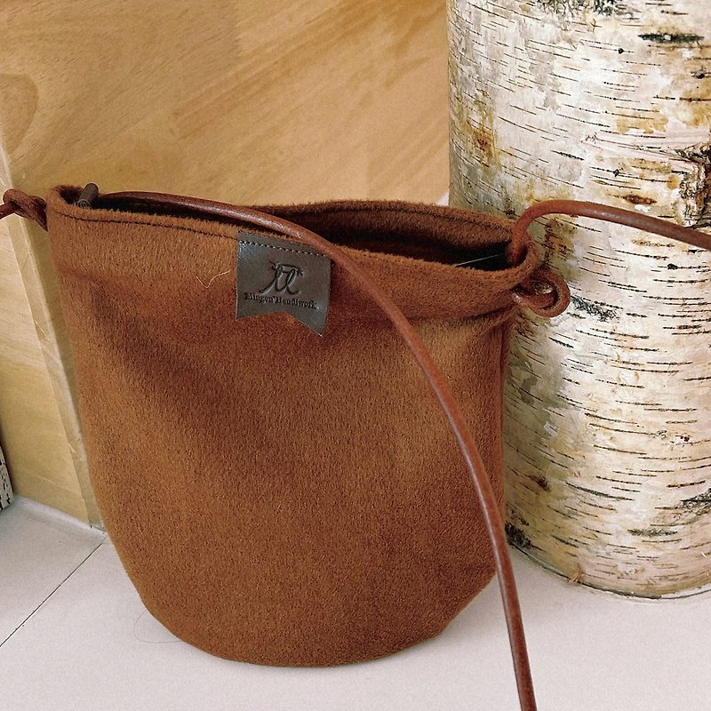 Warm and practical in winter, niche retro forest style camel wool fabric small shoulder bag smile bag - Messenger Bags & Sling Bags - Other Man-Made Fibers Brown