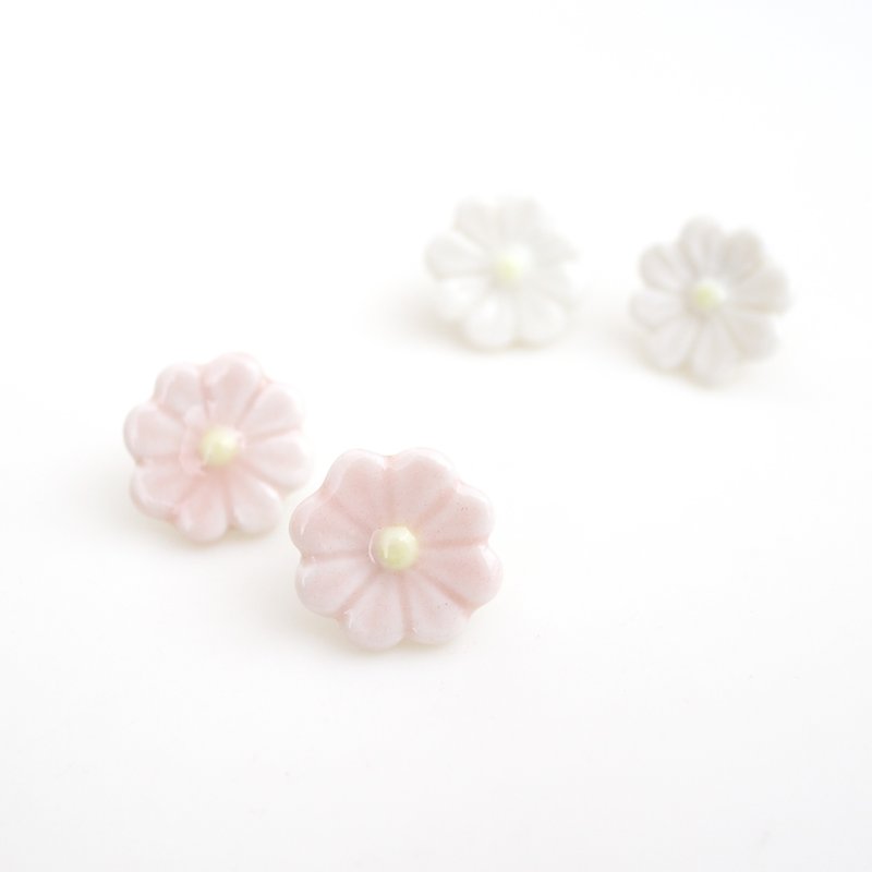 Marguerite earrings - 耳環/耳夾 - 瓷 粉紅色