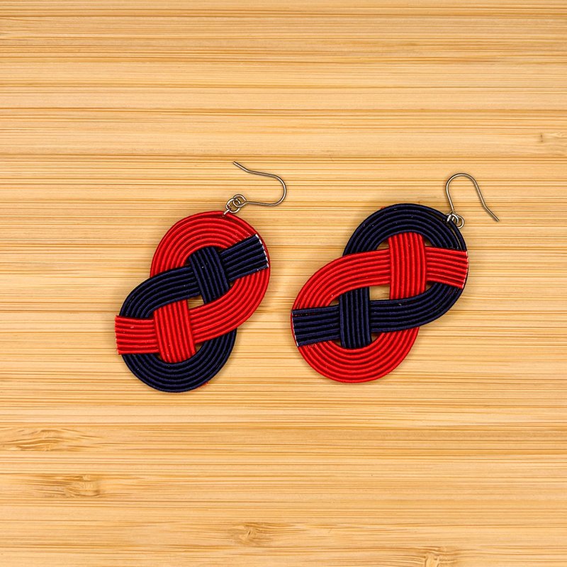 [Mizuhiki] Dakiwaji knot [Clip-On] [Asymmetrical] [Navy] [Red] - ต่างหู - กระดาษ สีแดง